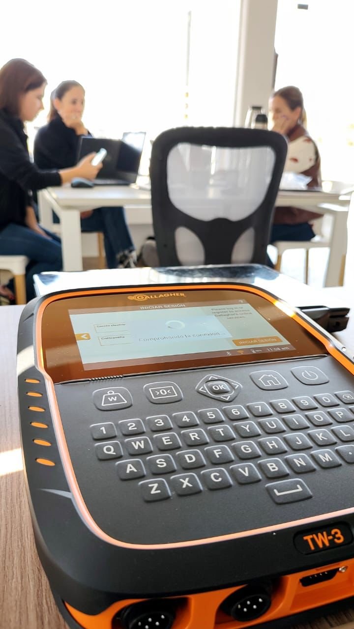 Instalamos el Monitor TW-3 y lector de Caravanas IDE de Gallagher